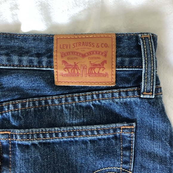 LEVI’S HIGH WAISTED MINI SKIRT - Picture 2 of 4